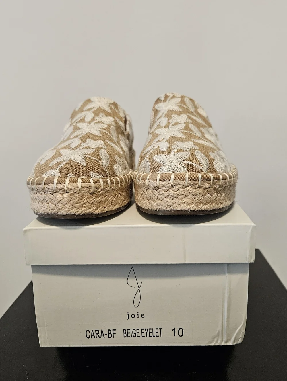 JOIE Cara-BF Beige and White Floral Embroidered Espadrille‎ Slip-Ons Size 10